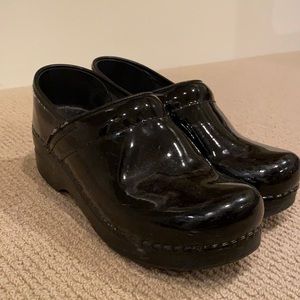 Dansko shiny black clogs